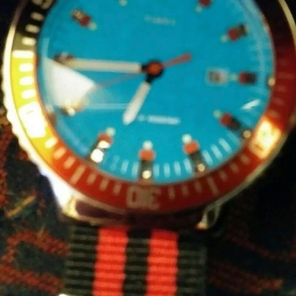 Timex Diver's 100M Coke Bezel Mens Watch "NEW OLD STOCK" T2P2249J - Picture 3 of 7